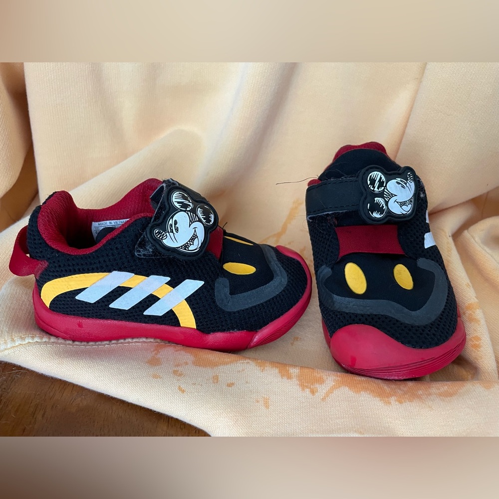 Adidas Limited Edition Mickey Mouse toddler sneakers size 6k